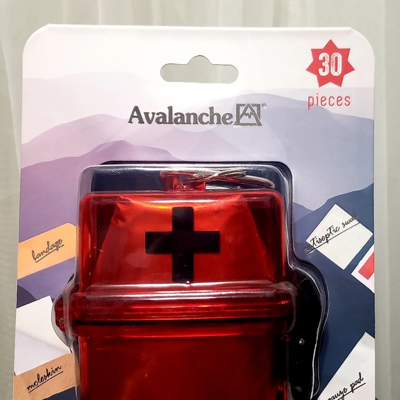 Avalanche NWT 30 Piece Waterproof First Aid Kit - Picture 5 of 9